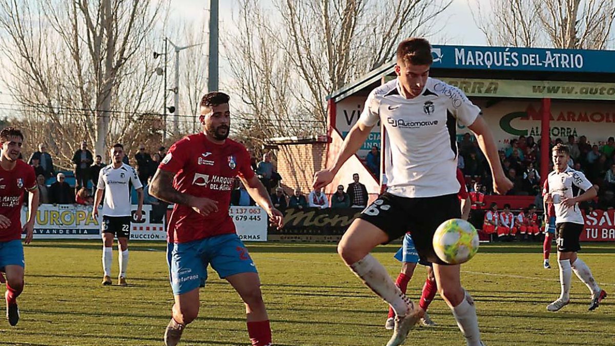 Raúl Sánchez fue el autor de los dos primeros tantos del Burgos CF.