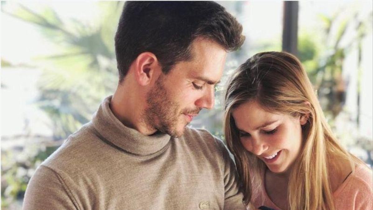 Natalia Sánchez y Marc Clotet comparten la primera foto de familia con su hija.-INSTAGRAM