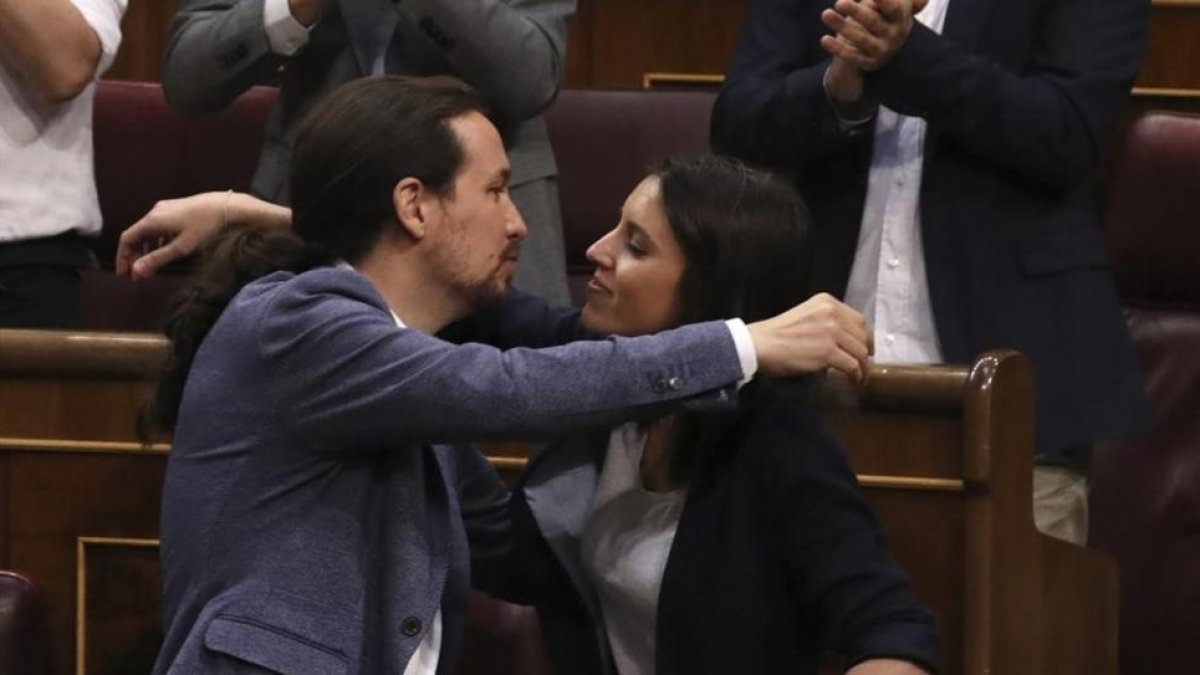 Pablo Iglesias e Irene Montero, este martes en el Congreso.-SERGIO BARRENECHEA