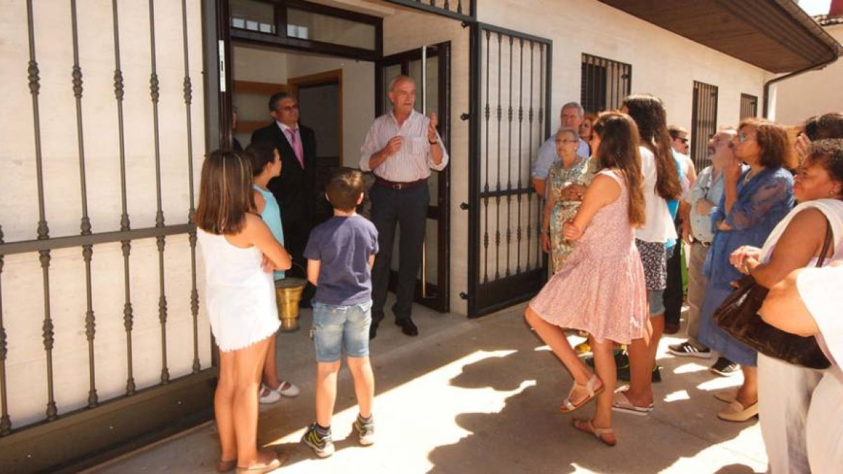 La inauguración del Centro Cultural reunió a numerosos vecinos.-G. G.