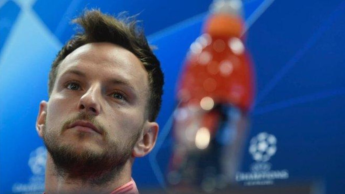 Ivan Rakitic, en la conferencia de prensa de hoy en la Ciudad Deportiva Joan Gamper.-JORDI COTRINA