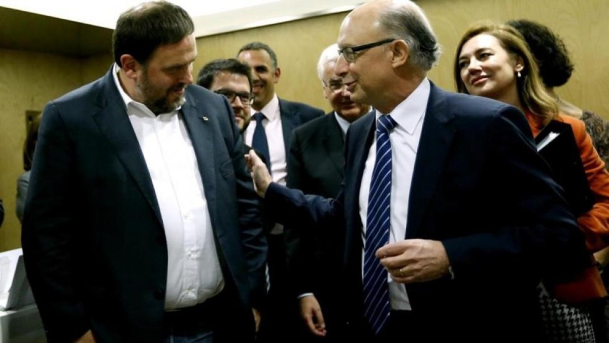 Oriol Junqueras y Cristóbal Montoro, en el Consejo de Política Fiscal y Financiera.-JUAN MANUEL PRATS