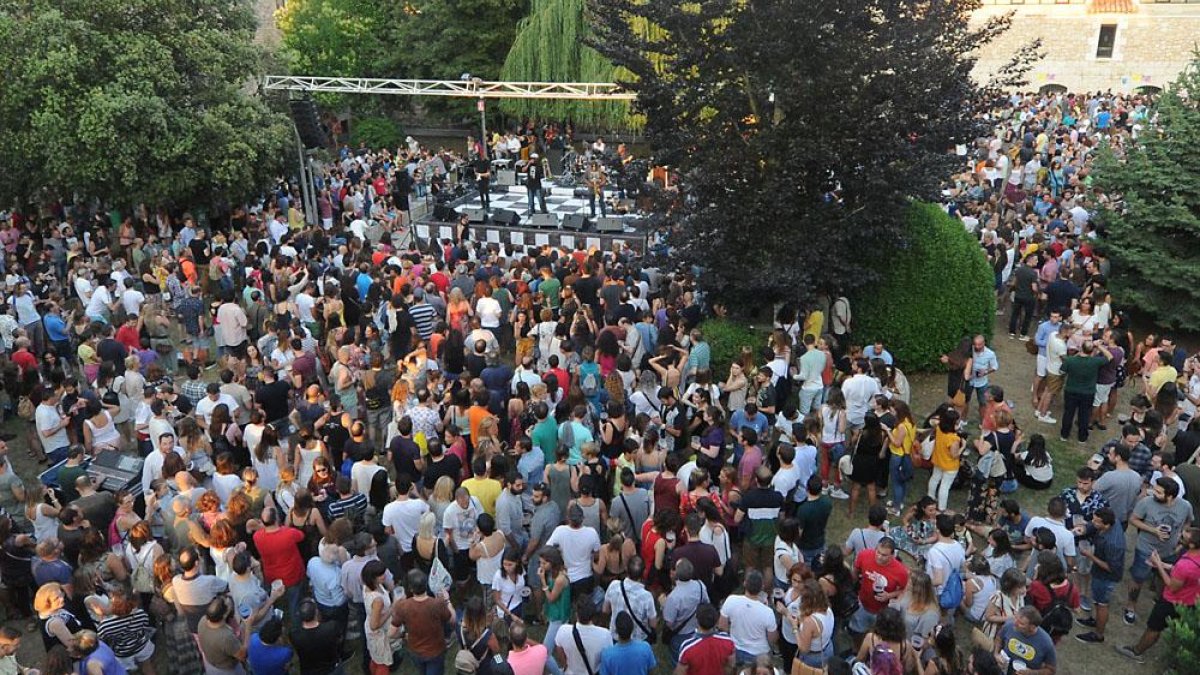 El Tablero de Música se despidió del verano capitalino con el cartel de entradas agotadas y el funky del norteamericano Big Sam.-Israel L. Murillo