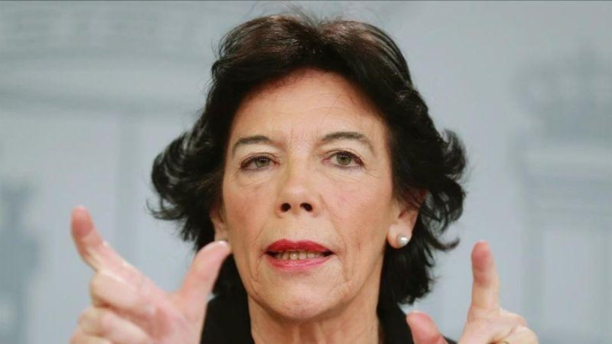 La portavoz del Gobierno, Isabel Celaá, este viernes en la Moncloa.-EFE / ÁNGEL DÍAZ
