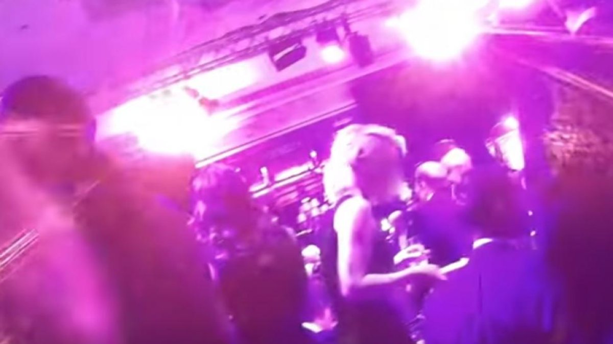 Imagen de unos de los videos captados en la fiesta del President Club.-/ PERIODICO