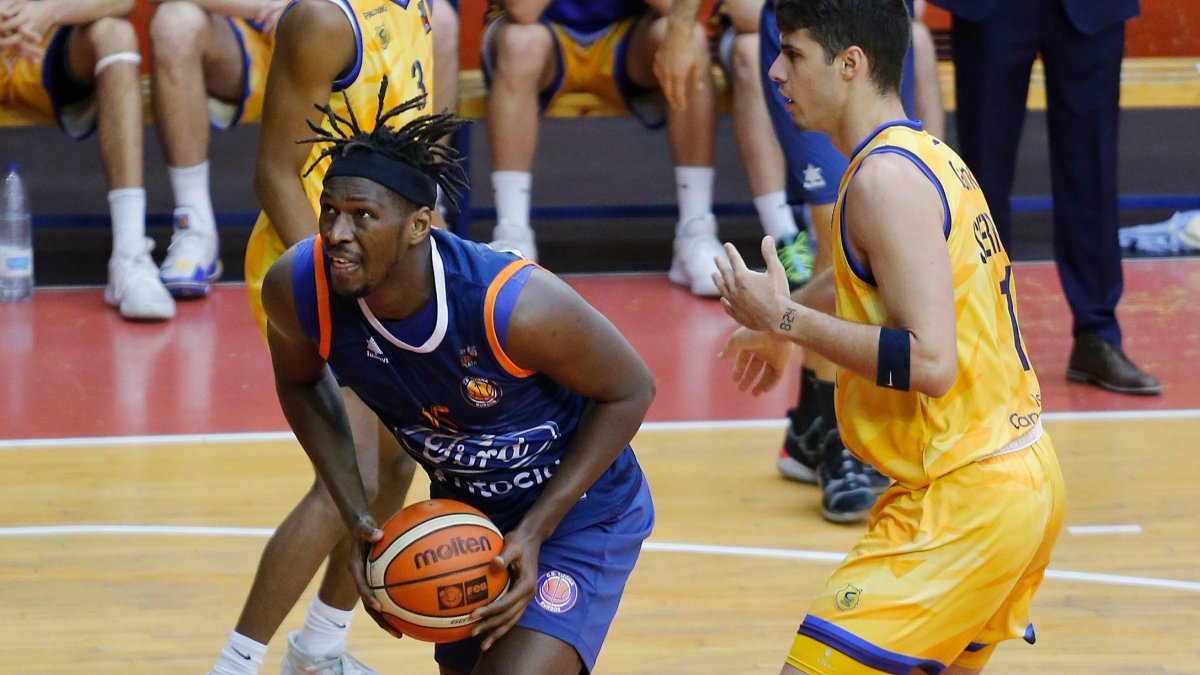 Moha Diop. SANTI OTERO