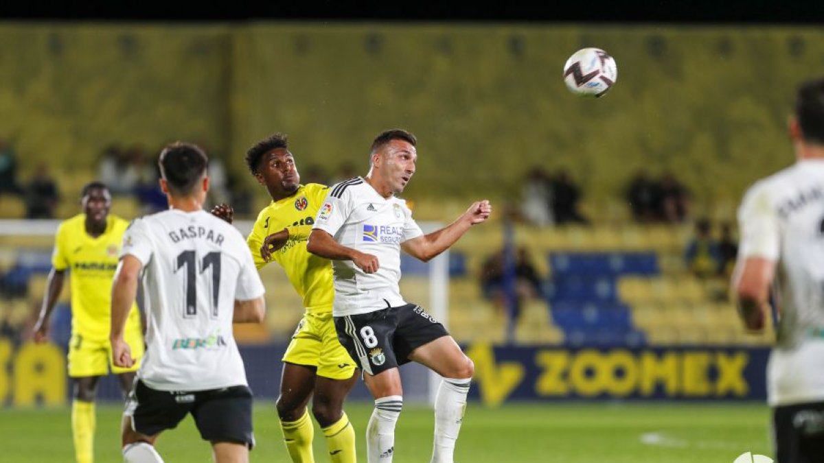 Imagen del partido entre el Villarreal B y el Burgos CF. LALIGA