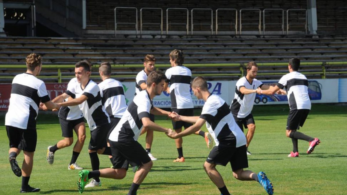 El Burgos se enfrenta hoy al filial del Madrid.-ISRAEL L. MURILLO