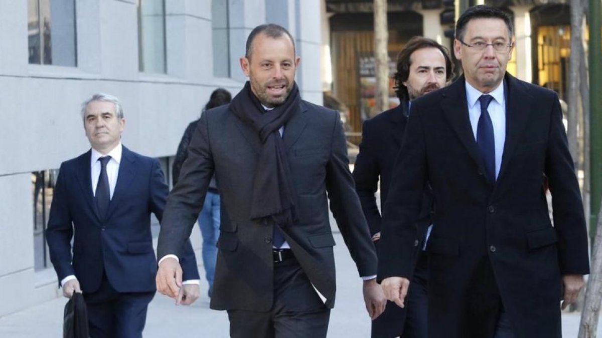 Rosell y Bartomeu, en una visita a la Audiencia Nacional para declarar por el caso Neymar.-/ JUAN MANUEL PRATS