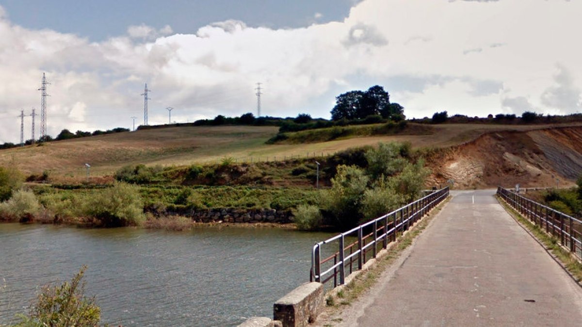Imagen del puente sobre el embalse del Ebro en Arija. ECB