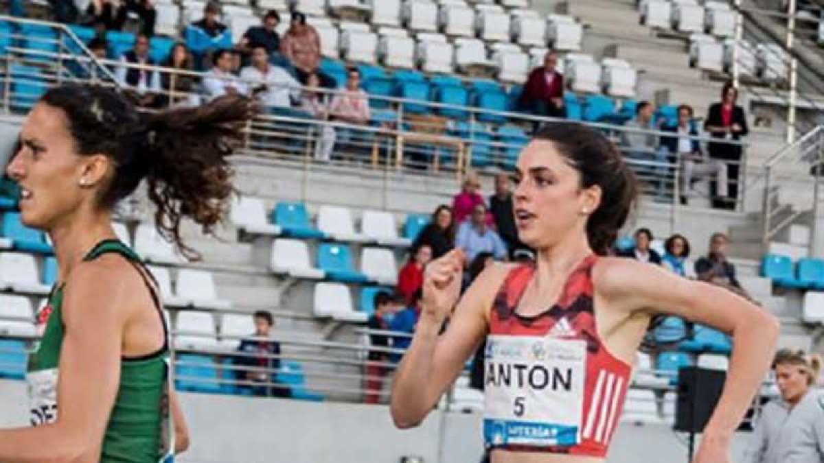 Celia Antón deberá elegir entre el 1.500 y el 3.000 en el Nacional.-ECB