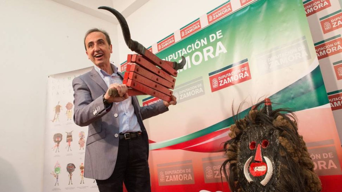 El diputado de Turismo, Promoción del Territorio, Transparencia y Buen Gobierno, José Luis Prieto, presenta el VII Festival de la Máscara en Zamora-Ical