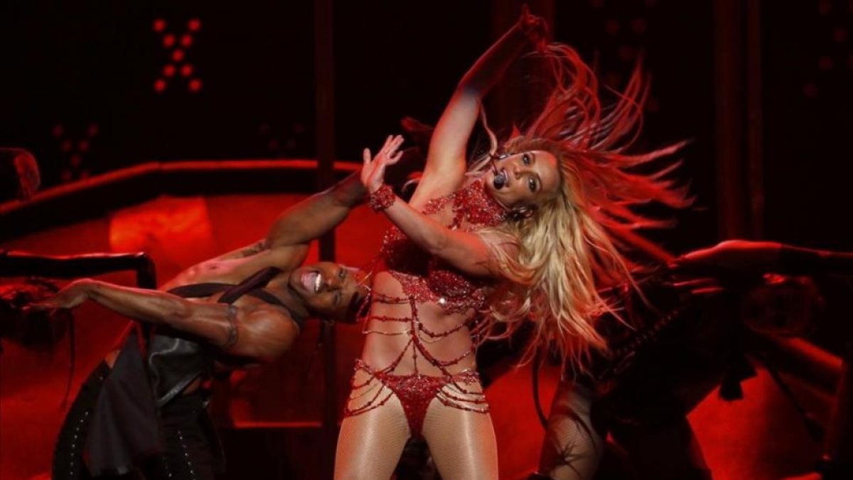 Britney Spears, durante su actuación en los premios Billboard, en las Vegas, el pasado 22 de mayo, donde recibió un premio a su carrera.-REUTERS / MARIO ANZUONI