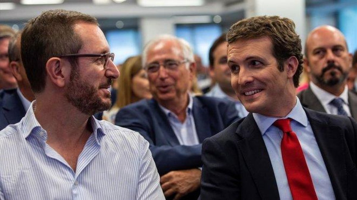 Javier Maroto y Pablo Casado.-EFE / RODRIGO JIMÉNEZ