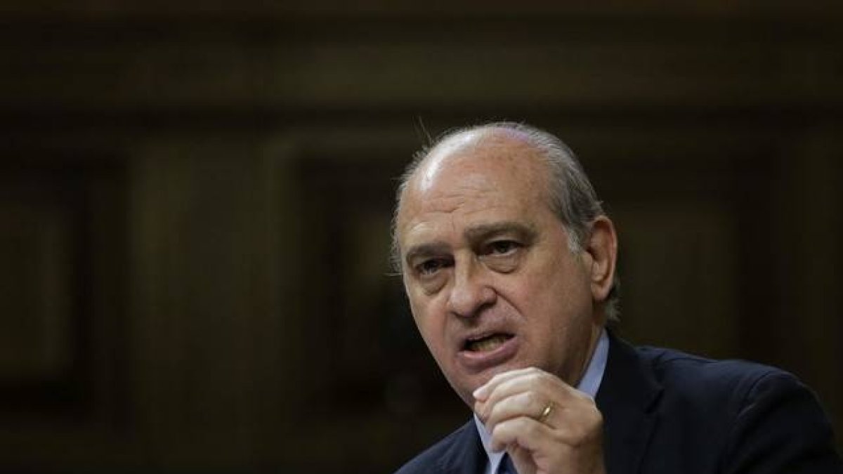 El ministro del Interior, Jorge Fernández Díaz, durante su intervención en la sesión de control al Ejecutivo.-Foto: EFE7 EMILIO NARANJO