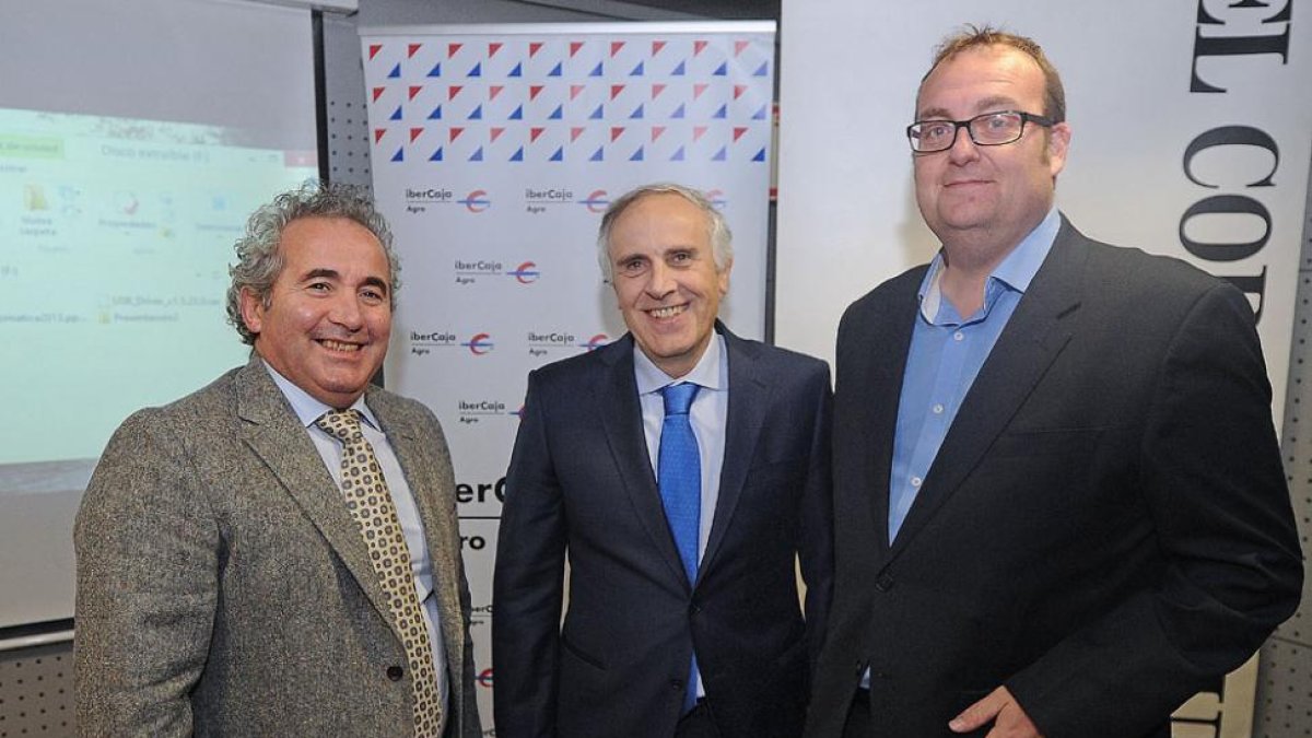 De izquierda a derecha: Roberto Da Silva, César Reales y Julio Casado.-ISRAEL L. MURILLO