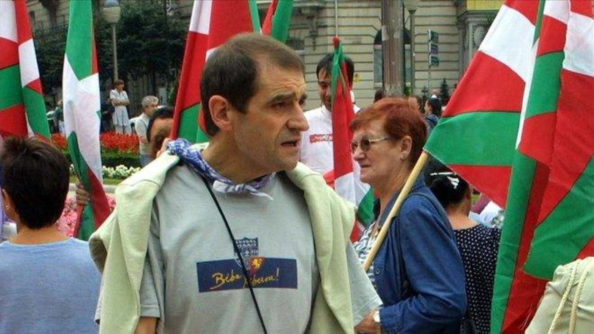 Josu Ternera, en una manifestación aberzale que se celebró en Bilbao en noviembre de 2002.-RAFA RIVAS (AFP)