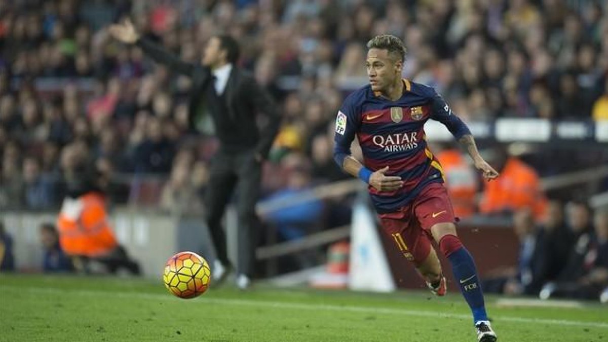 Neymar, durante el encuentro ante el Atlético de Madrid.-JORDI COTRINA
