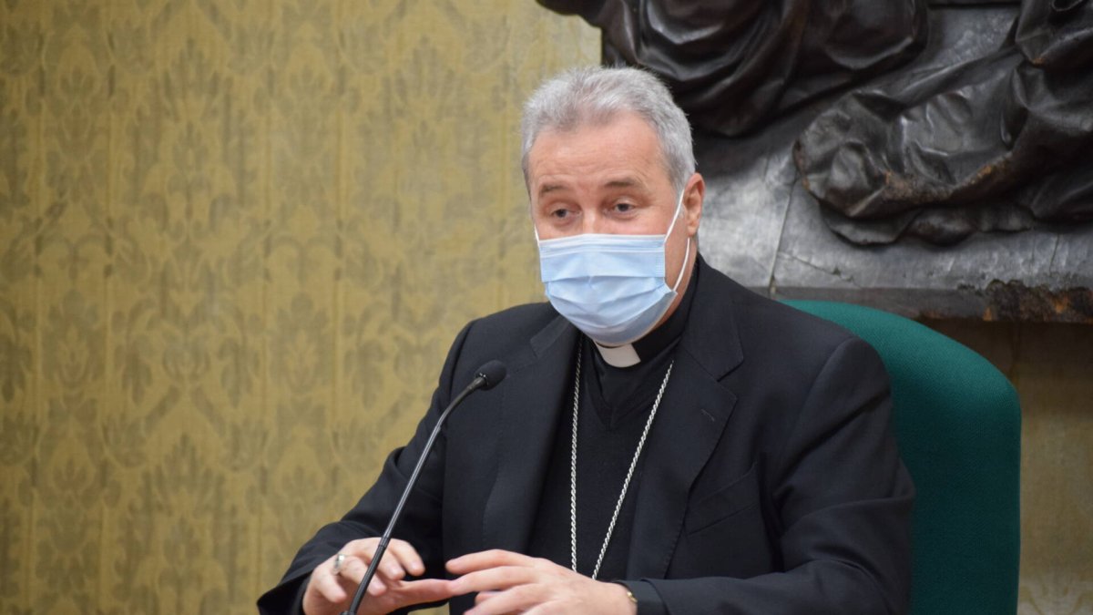 El arzobispo de Burgos, Mario Iceta, ayer durante una comparecencia en la Casa de la Iglesia. ECB
