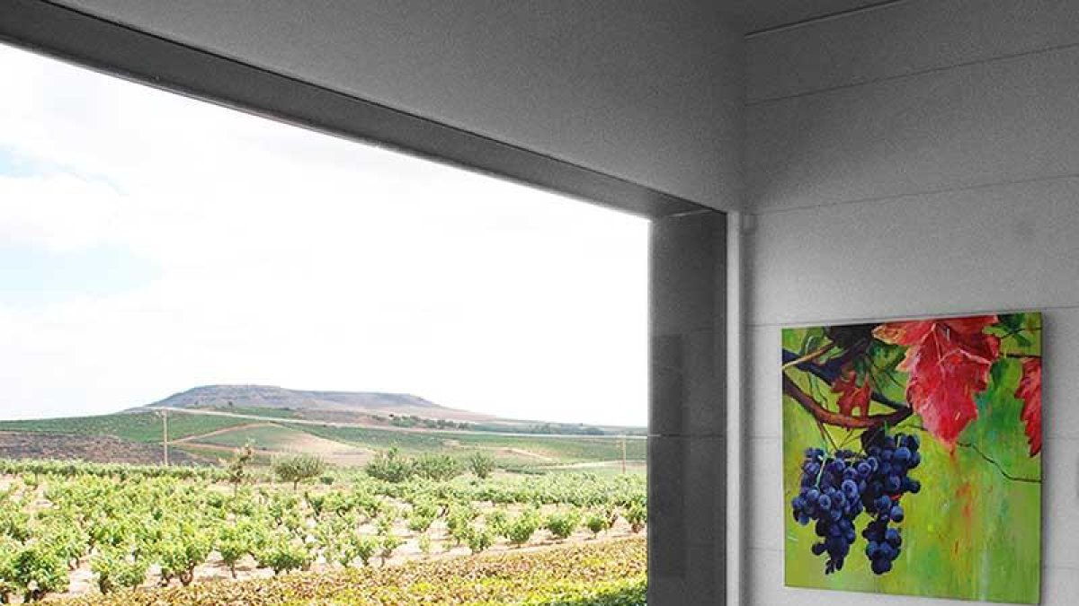 La pintura se adentra en el paisaje a través de esta cristalera que hace que el espectador no quiera irse.-
