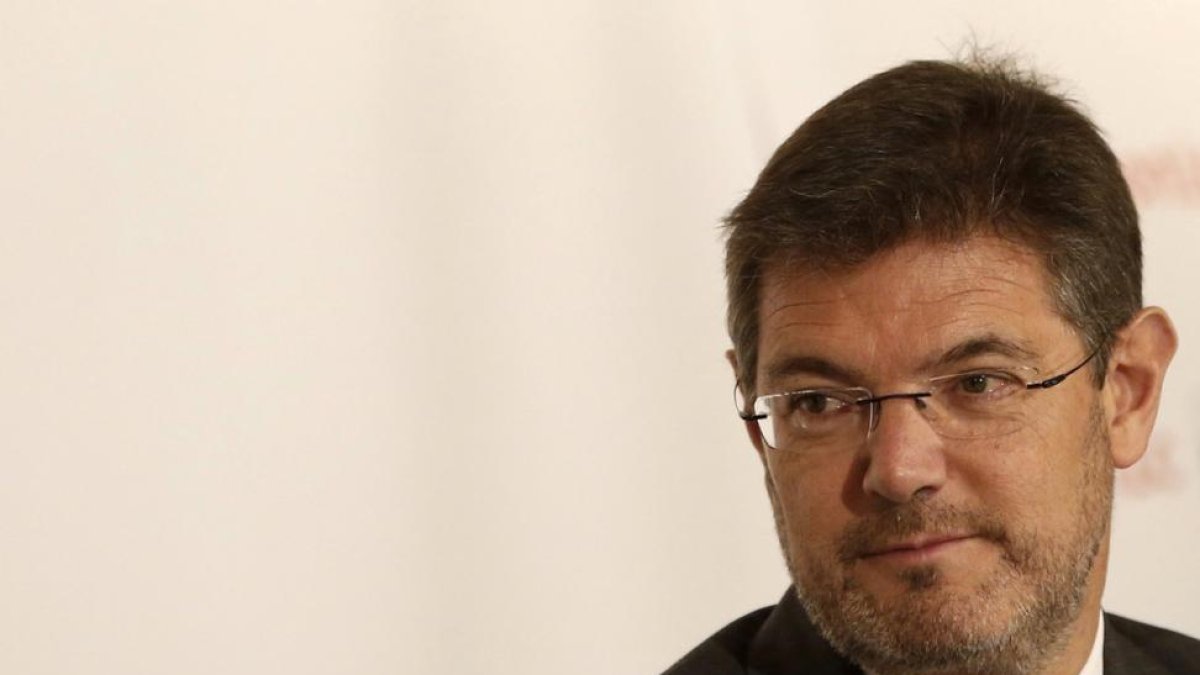El ministro de Justicia, Rafael Catalá, en un desayuno informativo, este lunes en Madrid.-EFE / JAVIER LIZÓN