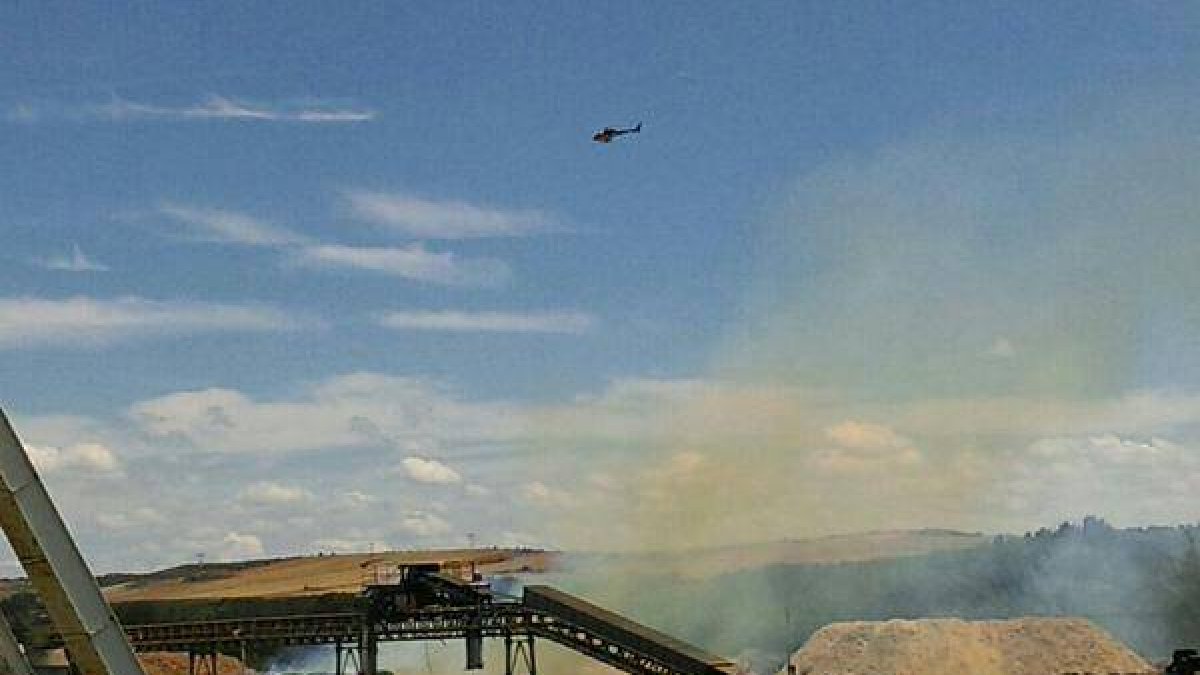 El fuego generó una columna de humo que podía verse desde distintos puntos de la capital-Protección Civil