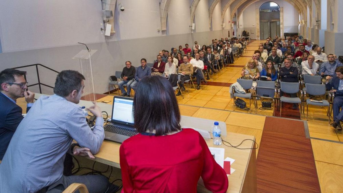 La jornada de ‘Autogeneración y autoconsumo energético’ tuvo lugar en el monasterio de San Agustín.-ISRAEL L. MURILLO