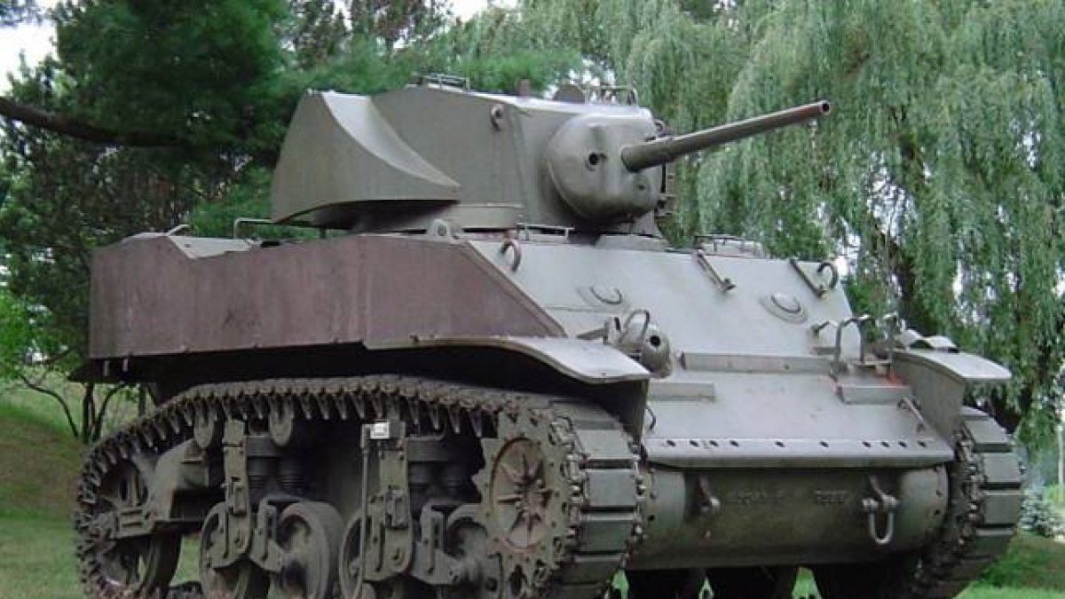 Tanque M-5 de la Segunda Guerra Mundial.-