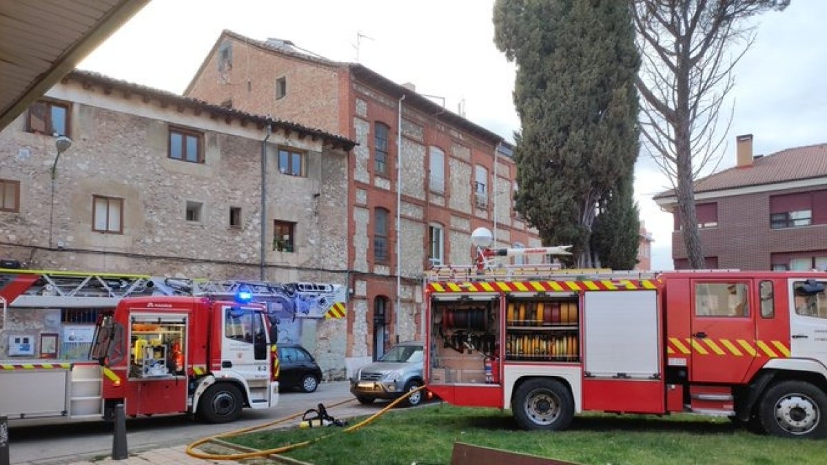 Intervención de los Bomberos de Burgos en la calle Tenerías. BOMBEROS DE BURGOS