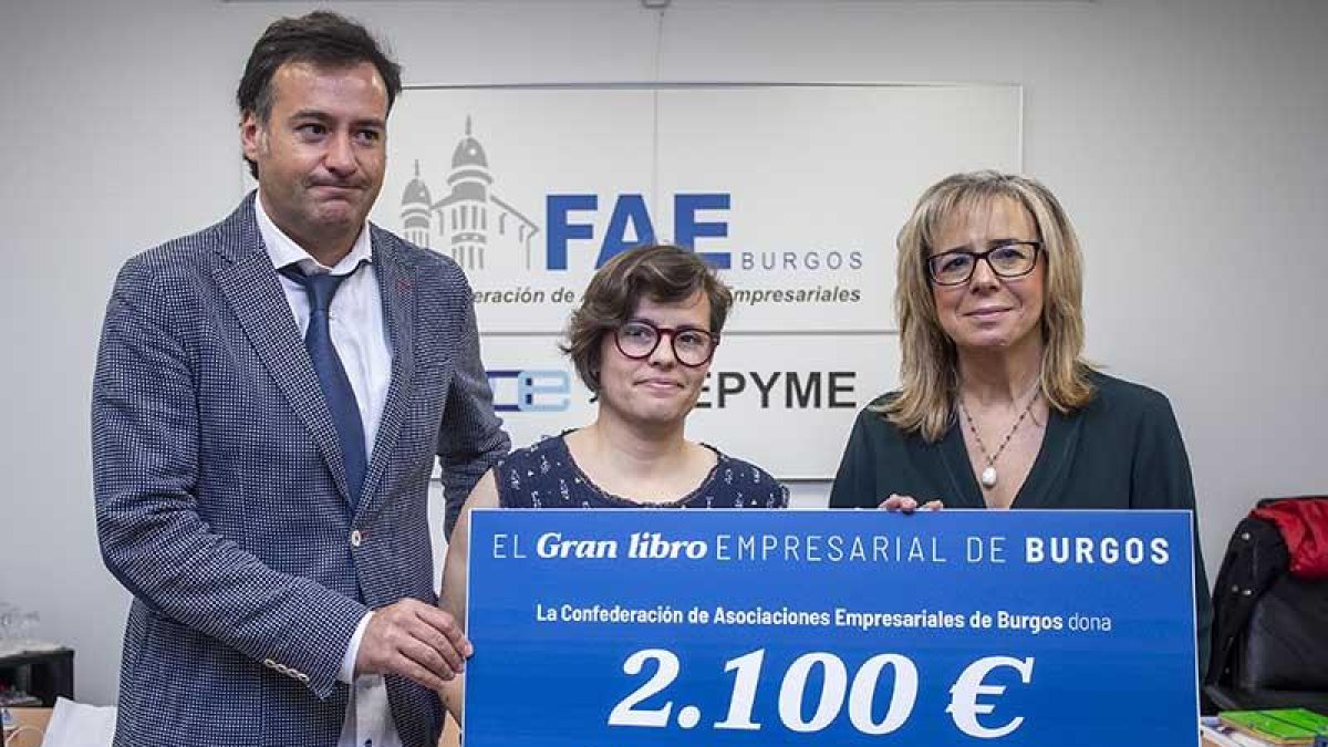 Mario Conde (Anuncian Tormenta), Consuelo Rojo (Adoratrices) y Emiliana Molero (FAE).-S. OTERO