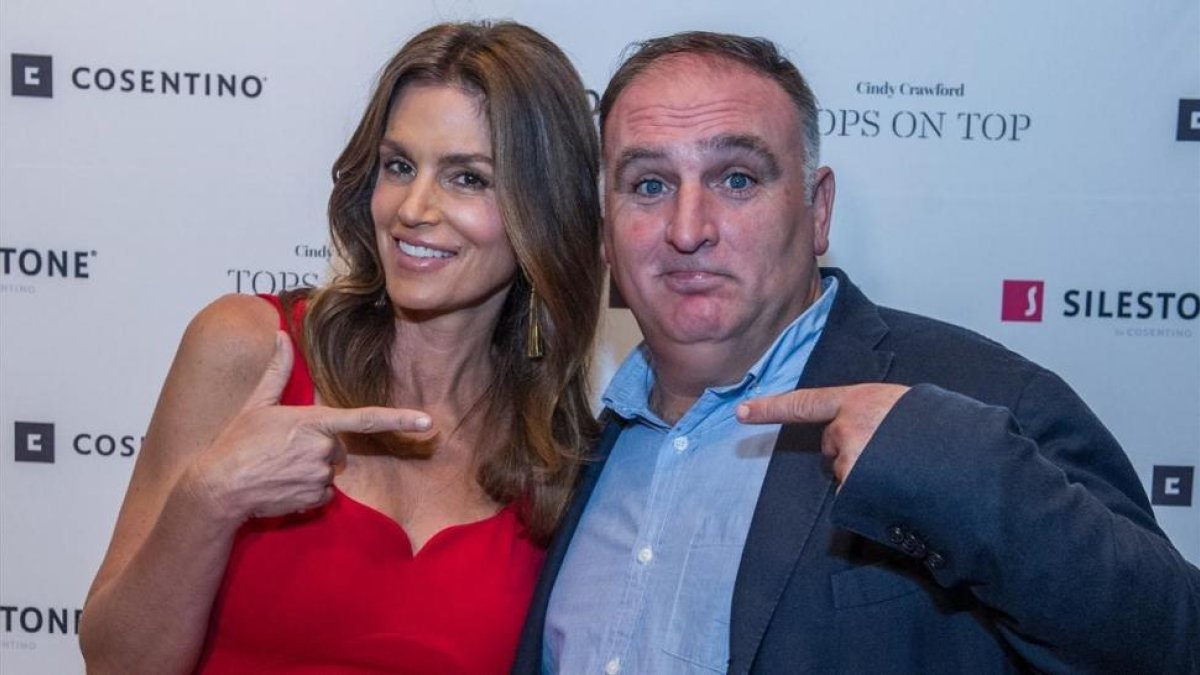 La modelo Cindy Crawford y el chef español José Andrés en Miami-GIORGIO VIERA / EFE