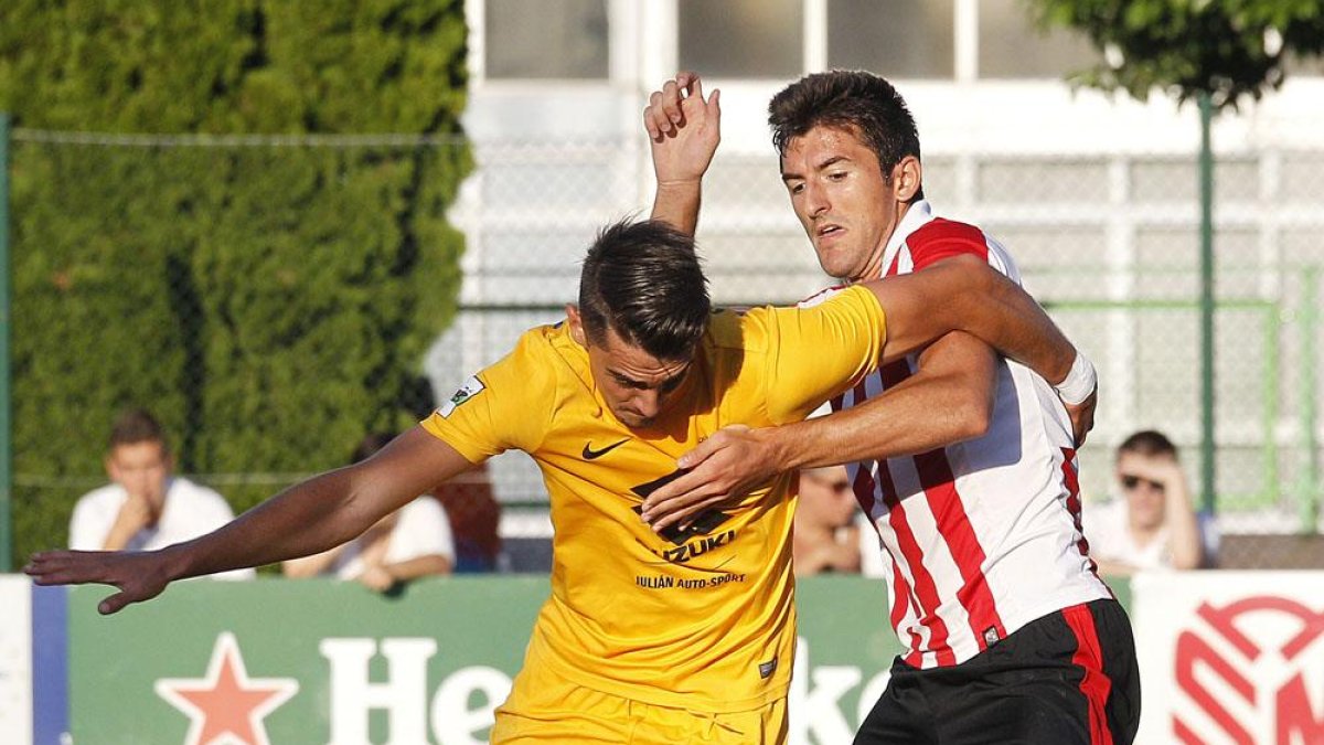 Gabri Salazar durante un partido de pretemporada.-SANTI OTERO