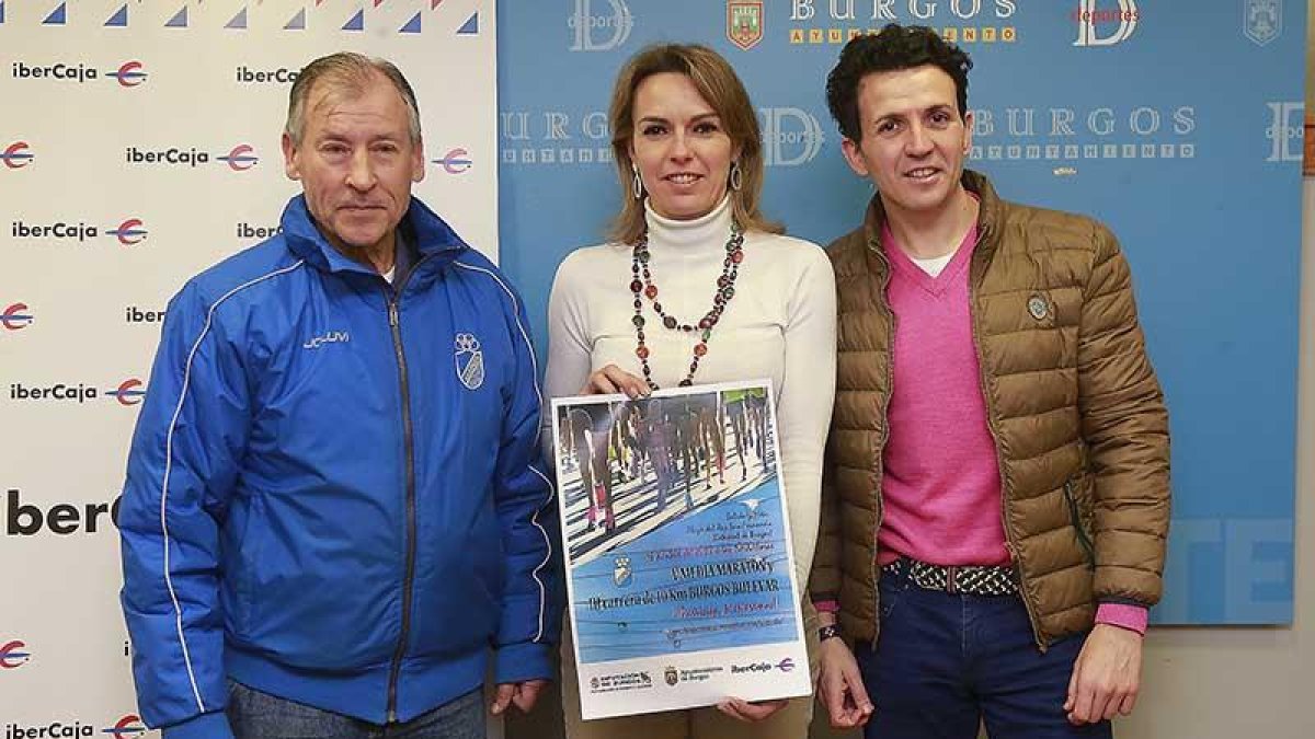 Félix Novoa, Lorena de la Fuente y Juan Carlos Higuero presentaron ayer la carrera-Raúl G. Ochoa