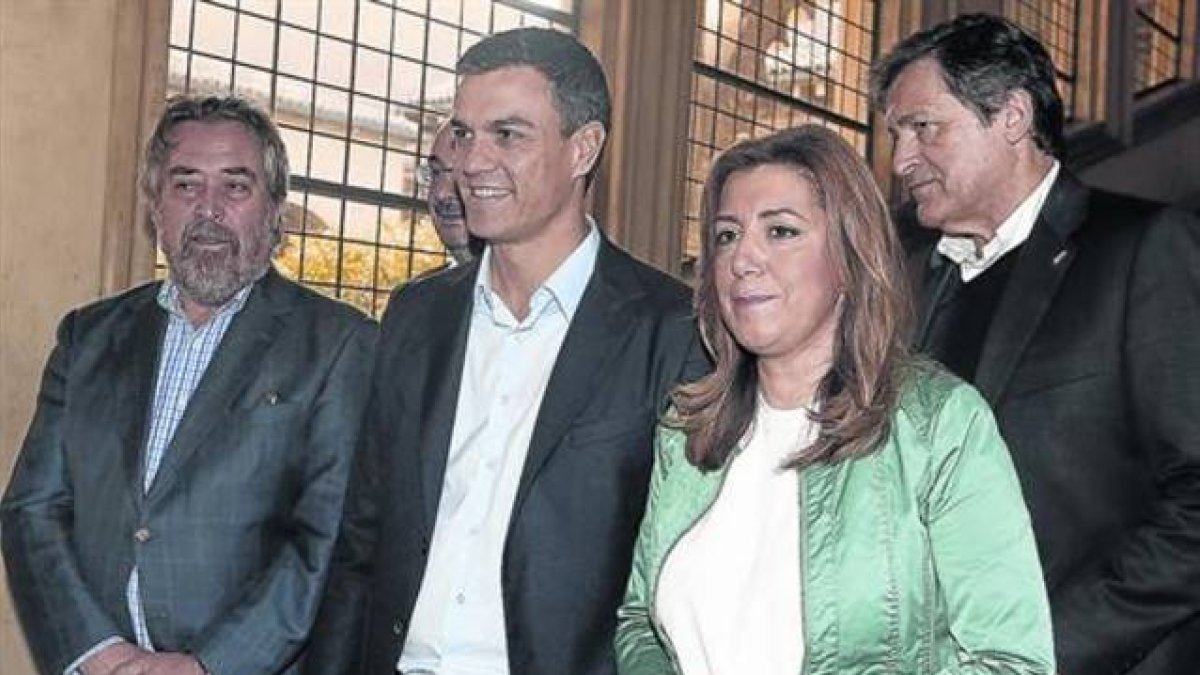 Pedro Sánchez, junto al alcalde de Zaragoza, Juan Alberto Belloch; la presidenta andaluza, Susana Díaz, y el presidente asturiano, Javier Fernández-
