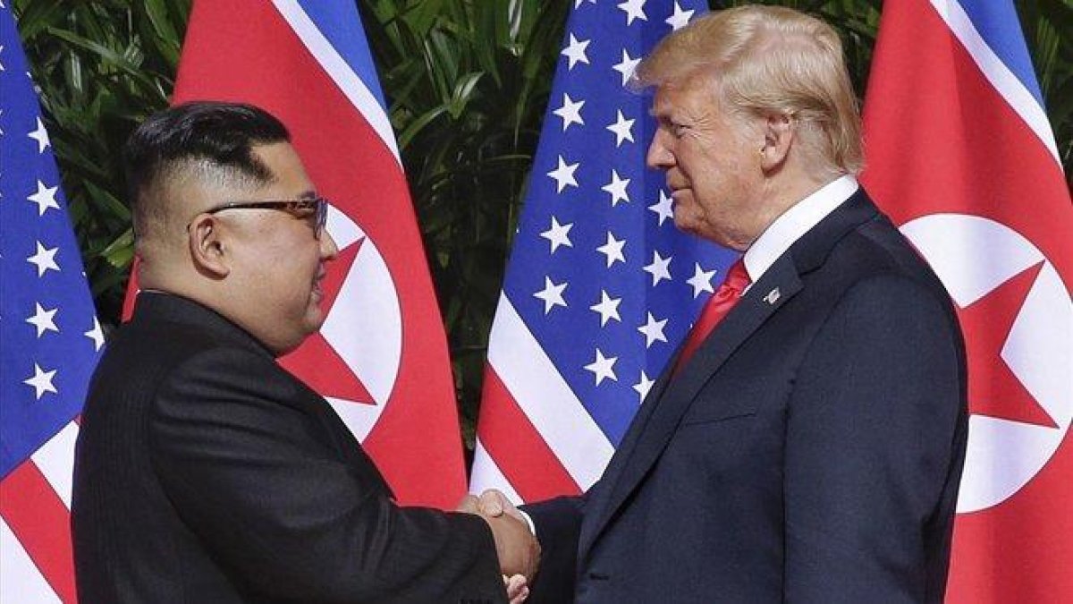 El presidente de EEUU, Donald Trump, y el de Corea del Norte, Kim Jong-un.-KEVIN LIM (EFE)