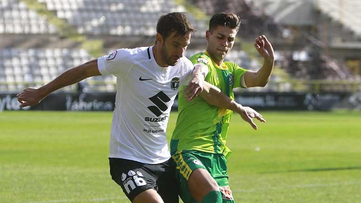 Aritz Borda, que ha sido duda a lo largo de la semana, se perfila como titular hoy.-RAÚL G. OCHOA