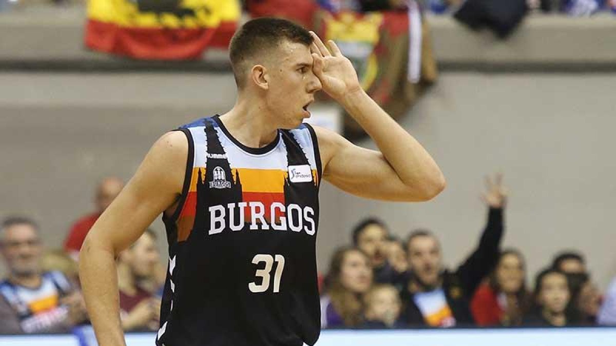Cancar celebra un triple durante un partido en su anterior etapa en el San Pablo.-SANTI OTERO