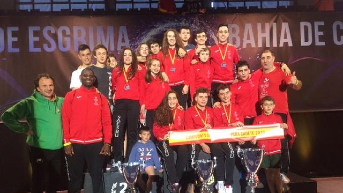La expedición de la Sala de Esgrima Burgos dio el do de pecho en el Nacional infantil y cadete en Chiclana-ECB