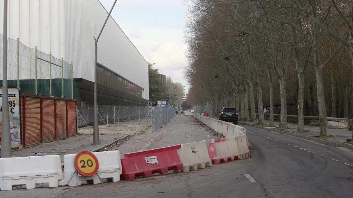 Estado actual de las obras de urbanización del entorno del estadio municipal de El Plantío.-RAÚL G. OCHOA