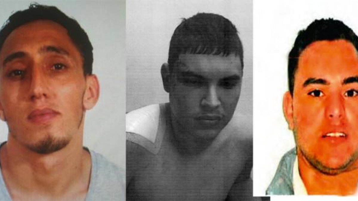 De izquierda a derecha, los tres principales procesados por los atentados de Catalunya de agosto de 2017: Driss Oukabir, Mohamed Houli Chemlal (al poco de ser rescatado por los bomberos tras la explosión del chalé de Alcanar) y Said Ben Iazza.-EL PERIÓDICO