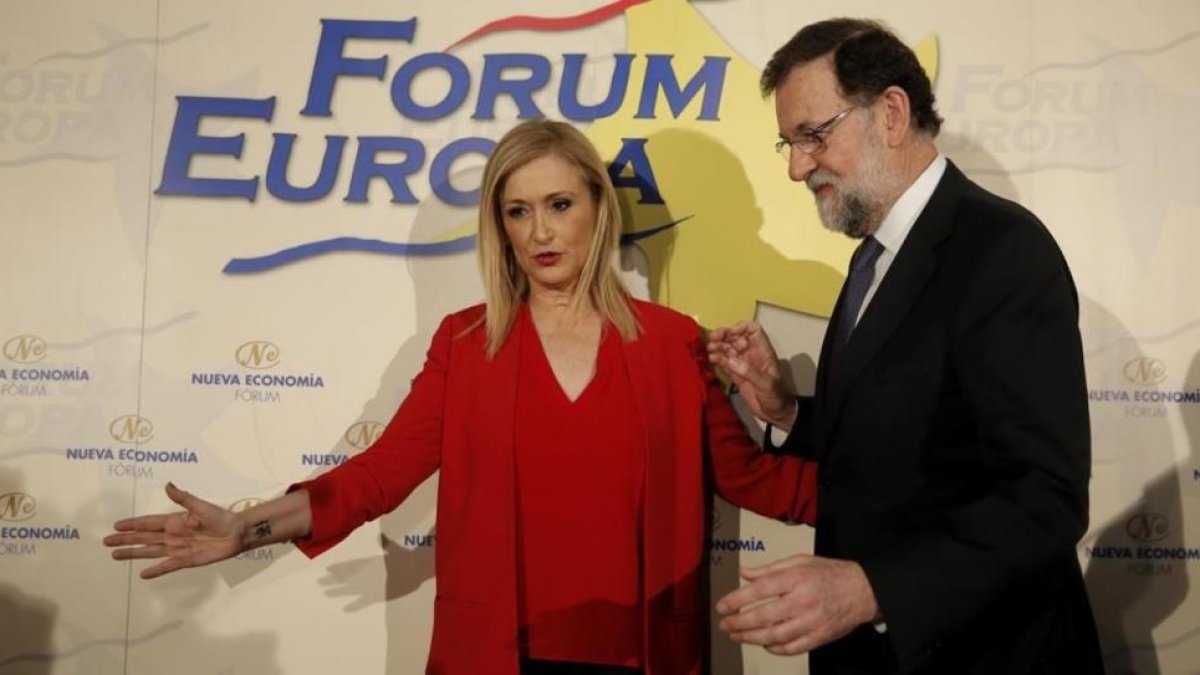 Mariano Rajoy y Cristina Cifuentes, en el desayuno celebrado este lunes en el Casino de Madrid.-JOSÉ LUIS ROCA