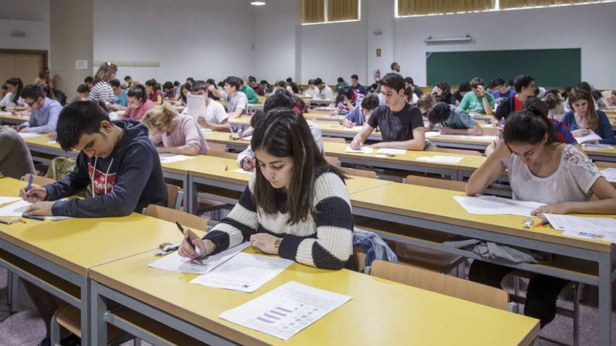Un momento de la prueba de selectividad que se celebró a mediados de junio.-SANTI OTERO