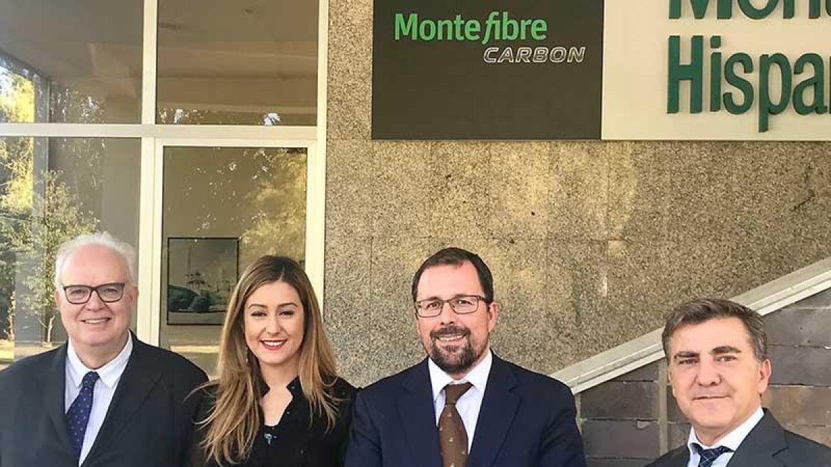 Cirera (d) junto a los responsables de Industria y la alcaldesa de Miranda.-ECB