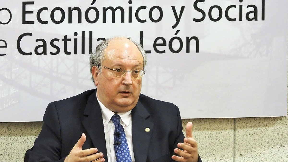 ENRIQUE CABERO / PRESIDENTE DEL CES.- REPORTAJE GRÁFICO DE PHOTOGENIC/MIGUEL ÁNGEL SANTOS