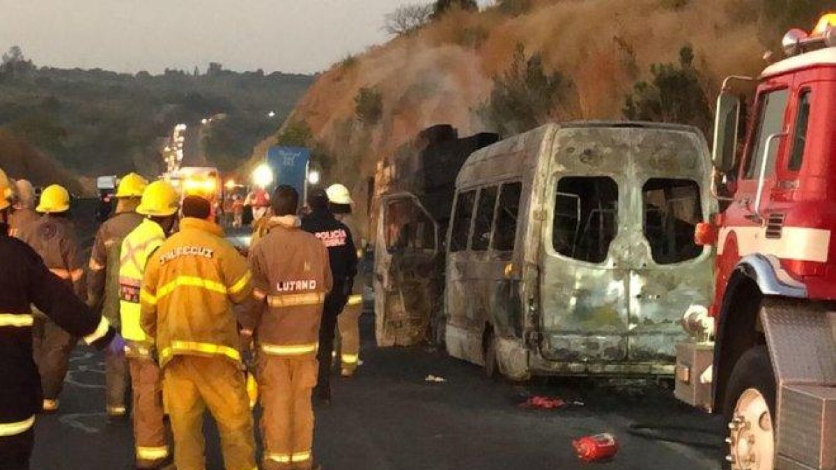 Accidebte de tránsito enuna carretera del estado de Jalisco, México.-TWITTER
