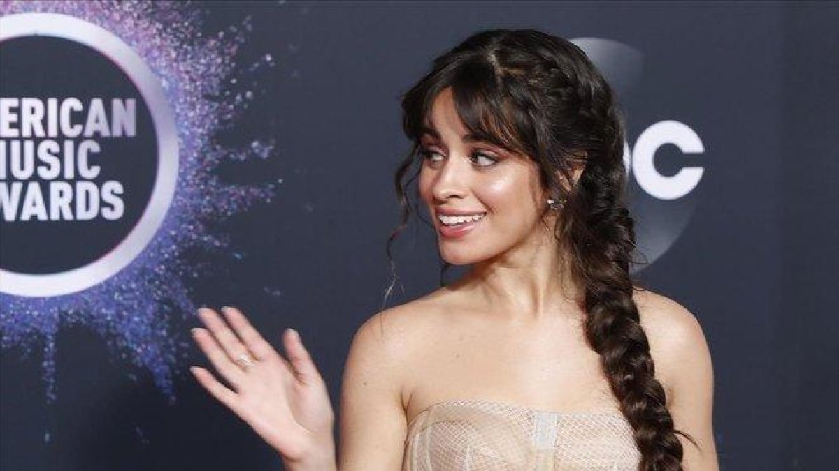 La cantante Camila Cabello posa en el photocall de los American Music Awards, en Los Ángeles, el pasado domingo.-EFE / NINA PROMMER