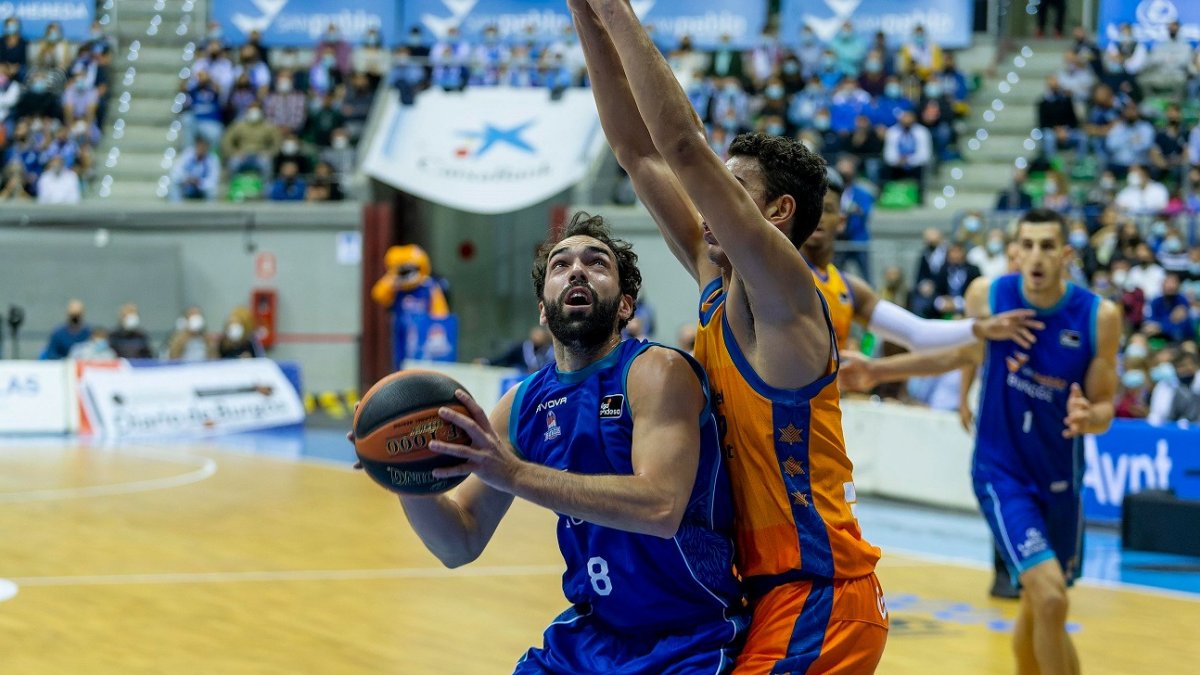 Benite fuerza la acción ofensiva. SANTI OTERO
