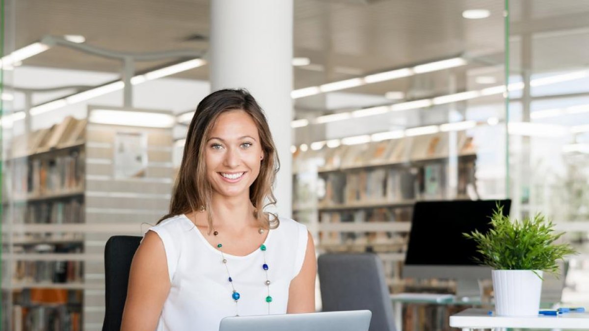 Según el estudio, son mujeres de 40 años con estudios superiores las que se aventuran con la empresa social.-EL MUNDO