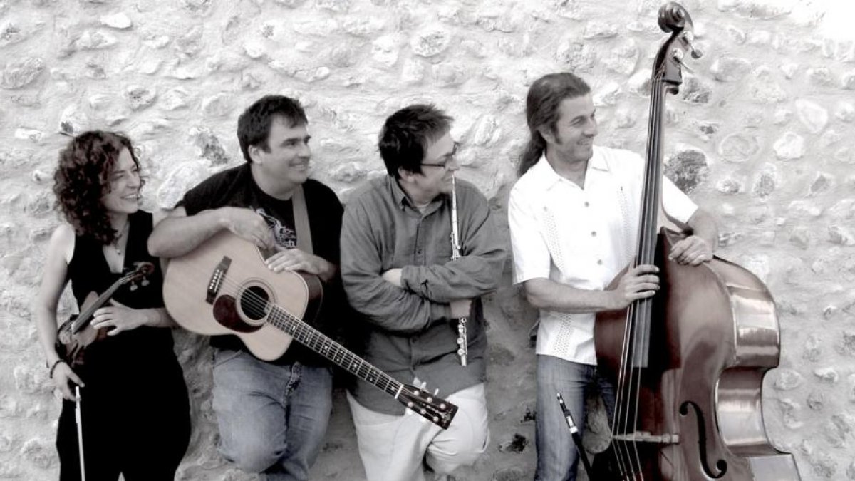 Blanca Altable (violín), Jesús Parra (guitarra), Carlos Soto (flautas) y Jorge Frías (contrabajo) son Folkíbero y Cía.-ECB