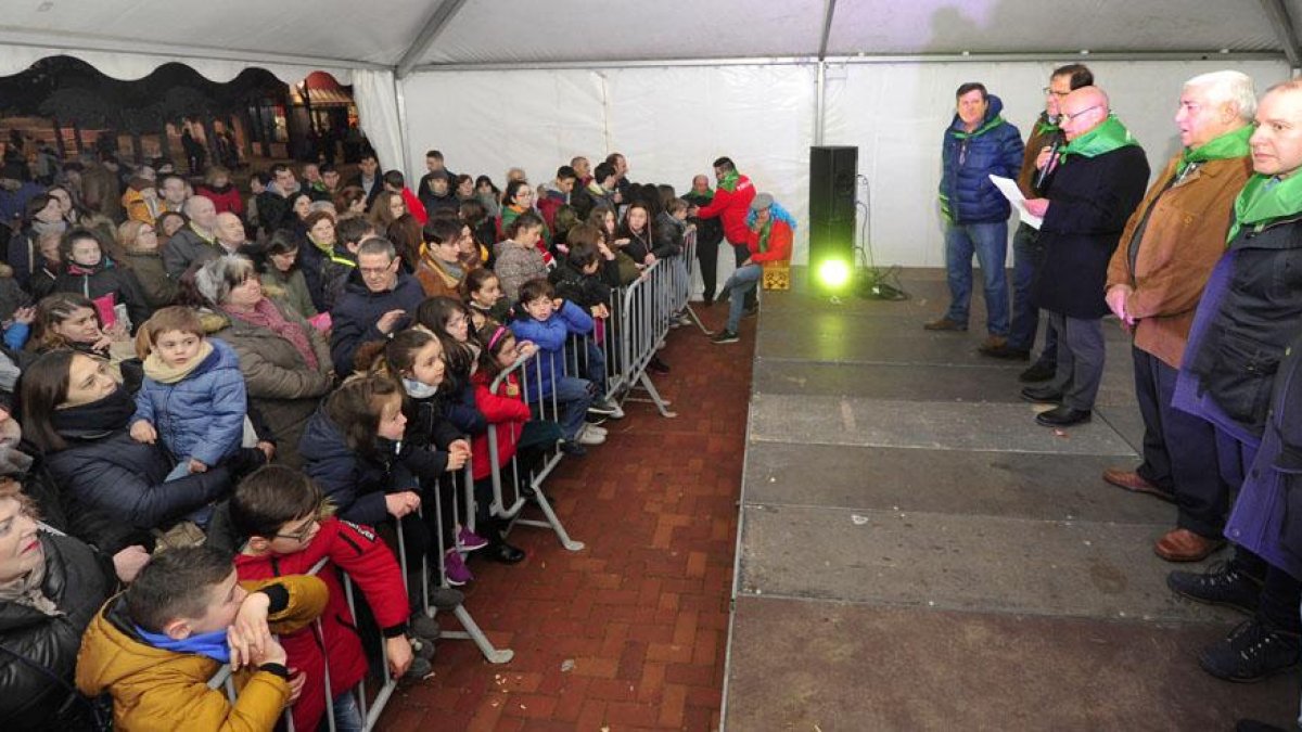 Un momento de la intervención de Ramón Ortega, el pregonero de las fiestas de la Cátedra de San Pedro Antioquía.-ISRAEL L. MURILLO